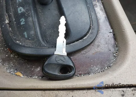 1999 Mazda 626 Es/Lx from USA, damaged, VIN 1YVGF22C4X5819116